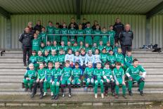 Hollyventfußballschule mit Trainern, Ausrichter und Kindern 18.10.-20.10.2023